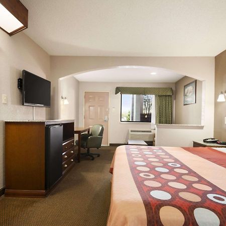 Super 8 Baton Rouge/I-12 Motel Bagian luar foto