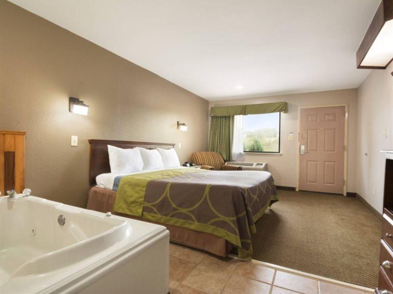 Super 8 Baton Rouge/I-12 Motel Bagian luar foto