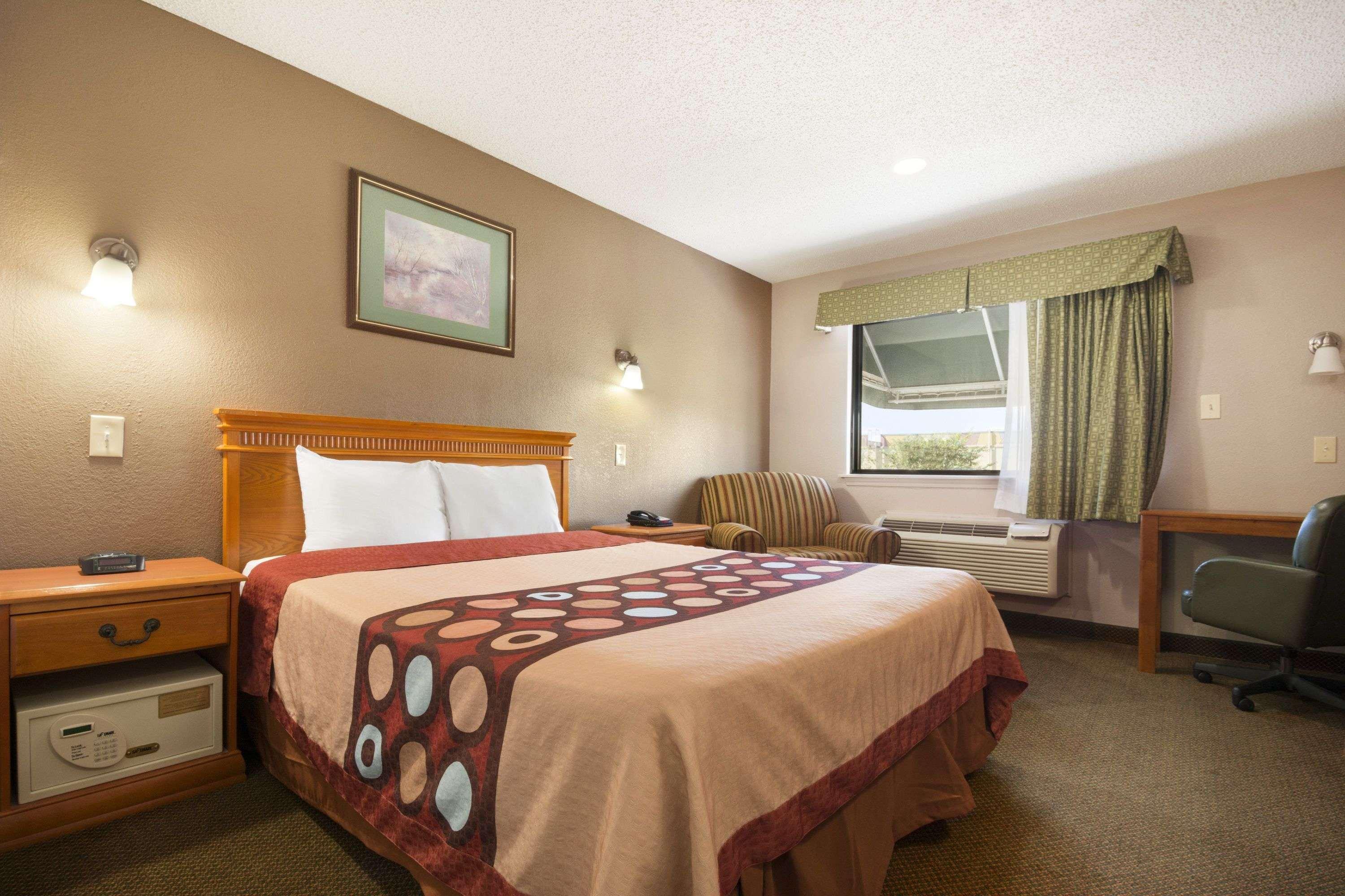 Super 8 Baton Rouge/I-12 Motel Bagian luar foto