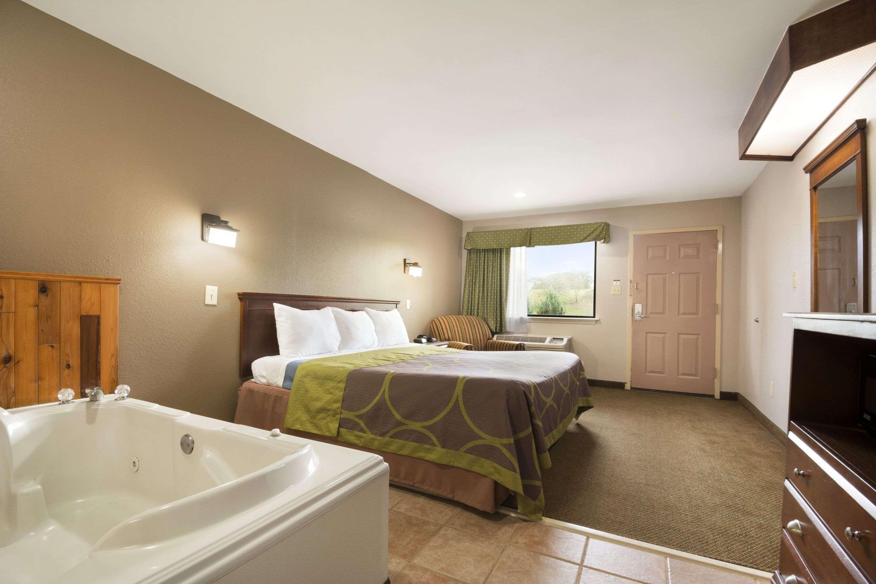 Super 8 Baton Rouge/I-12 Motel Bagian luar foto