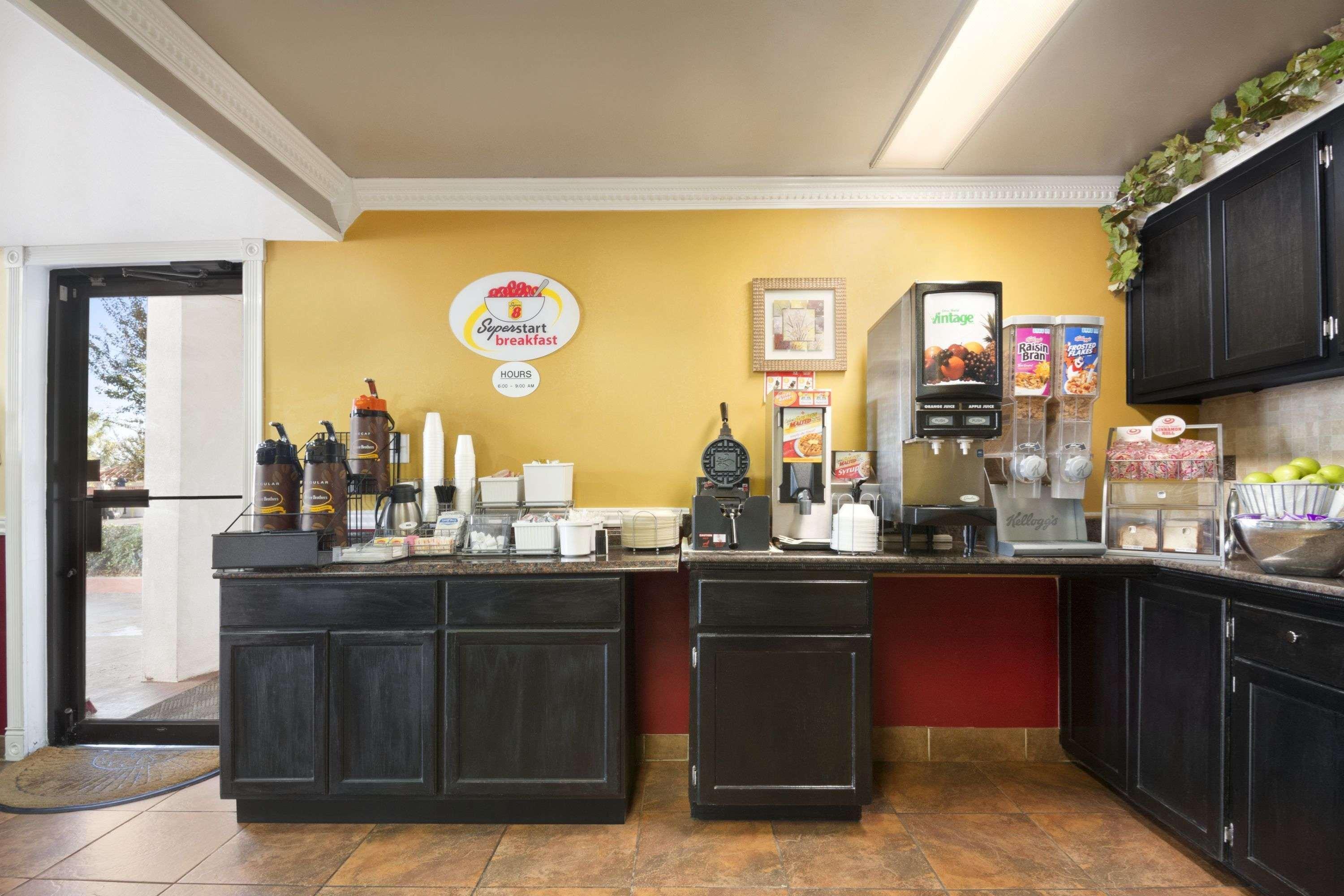 Super 8 Baton Rouge/I-12 Motel Bagian luar foto