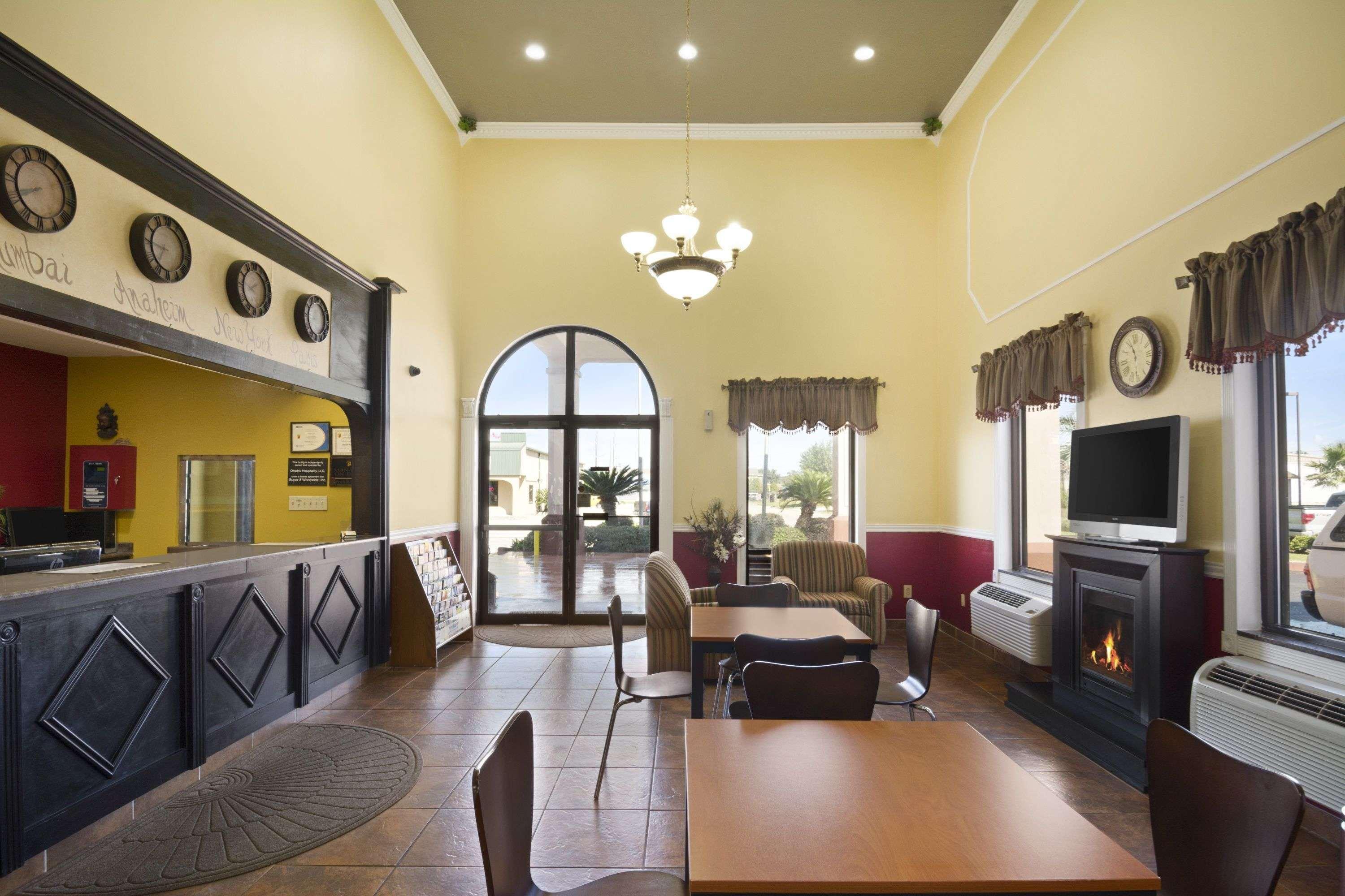 Super 8 Baton Rouge/I-12 Motel Bagian luar foto